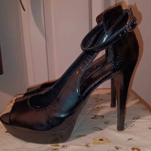 Nine West Heels - Picture 2 of 15